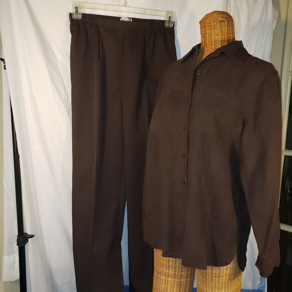 Ladies DRAPERS & DAMONS 2 Piece Pant Suit in Brown - S